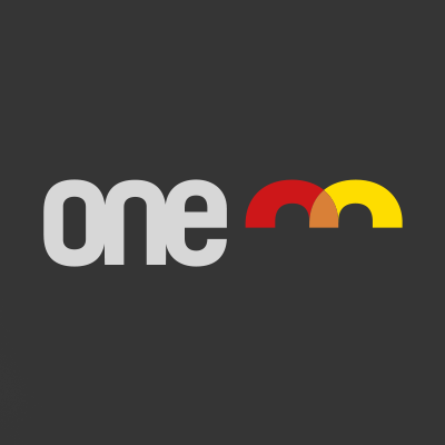 one-Logo auf dunkelgrauem Grund